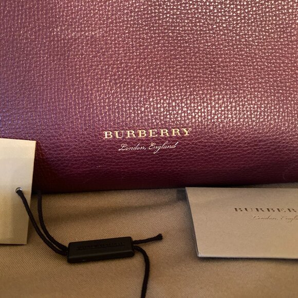 Auth. Burberry Leather & House Check Medium Banner Handbag With Strap *MINT* - Picture 4 of 16